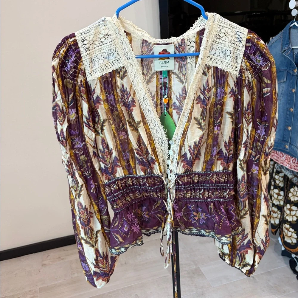 Farm Rio: Sand Embroidered Tapestry Long
Sleeve Blouse - Picture 4 of 10